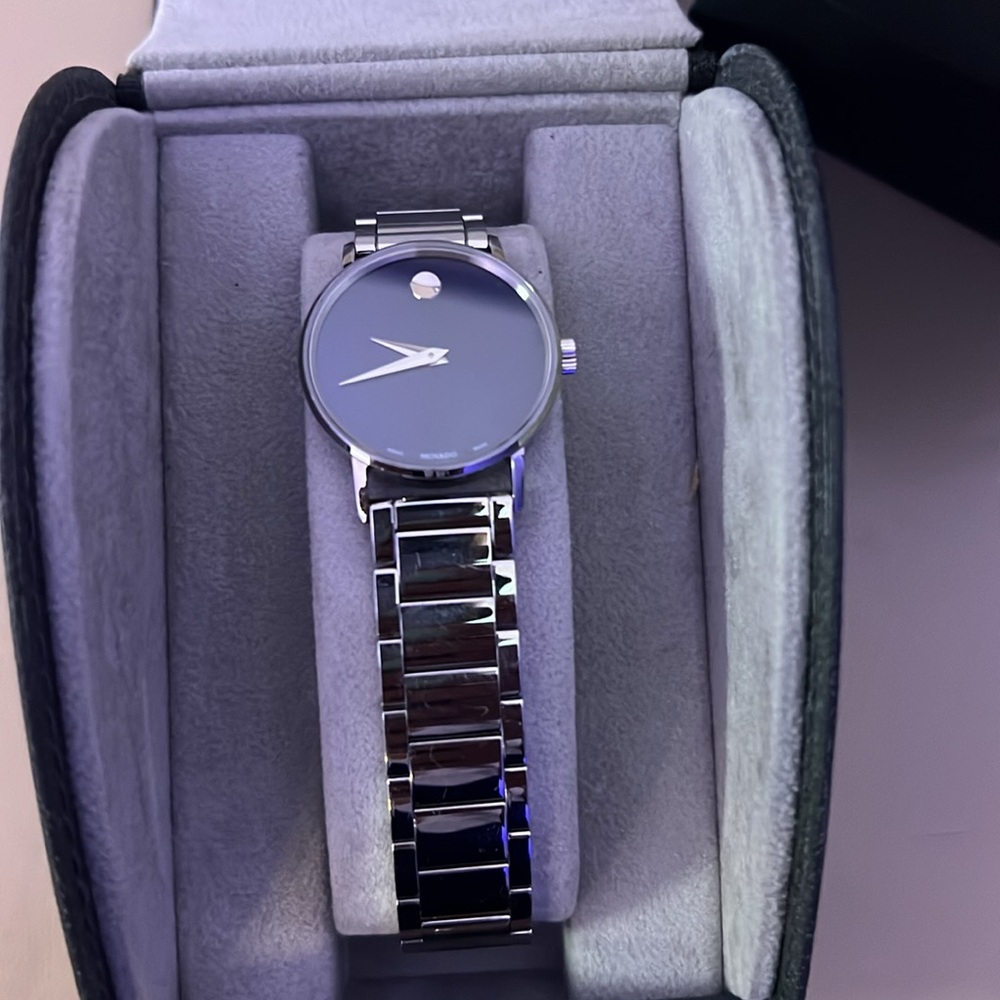 Ladies movado watch😍 - Picture 2 of 5